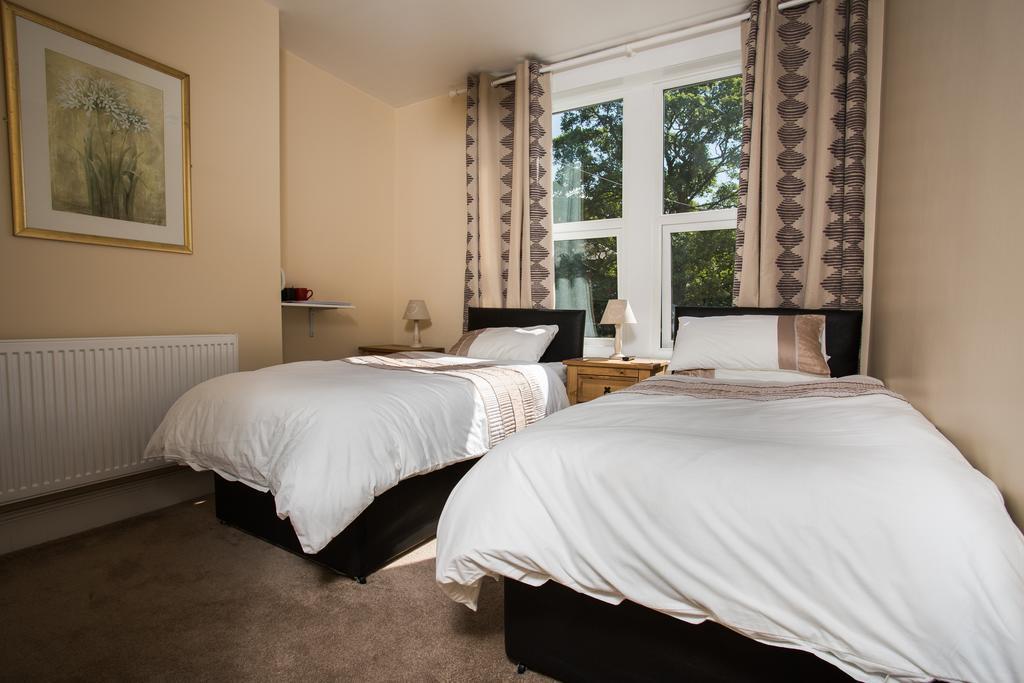 Albert Hotel Disley Zimmer foto