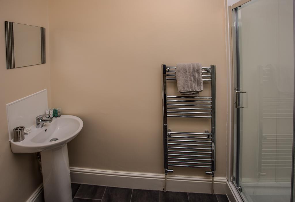 Albert Hotel Disley Zimmer foto